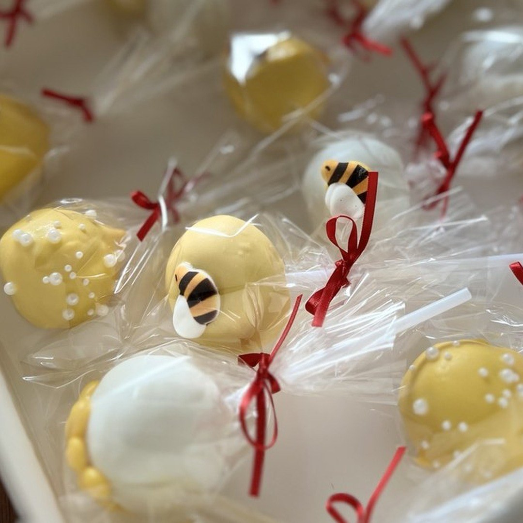 Boxed custom cake pops used as a real business website example